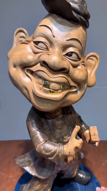 Cмешная статуя