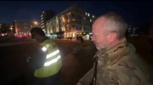 - Ты гастарбайтер, документы предъяви! - Кто ты такой? - Кто я такой? У меня пулемёт 😡