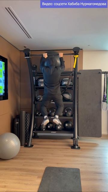 Ни дня без тренировок! Хабиб показал, как занимается в зале