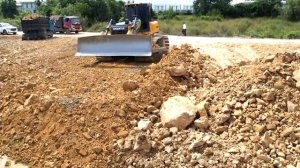 Ep2. Бульдозер Shantui DH17 C3 засыпает болото.