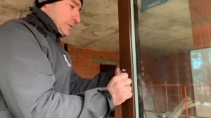 Установка офисной ручки на алюминиевую дверь