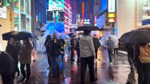 🔥 Токио 2025: сумасшедшие костюмы, неон и дождливые улицы Хэллоуина! 🎭