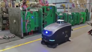 Подметально-поломоечный робот KOKOBOTS S95 эффективно удаляет масляные пятна на любых предприятиях