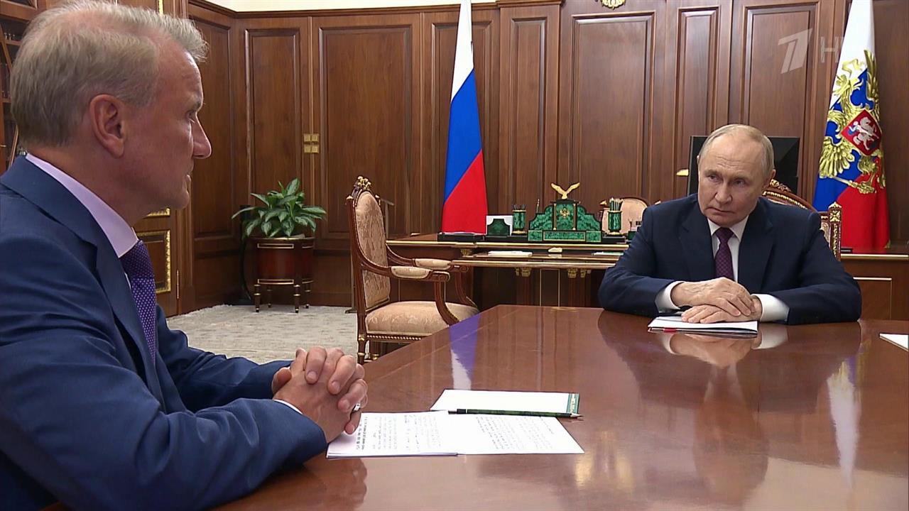 О развитии отечественных технологий в финансовом секторе Владимир Путин говорил с Германом Грефом