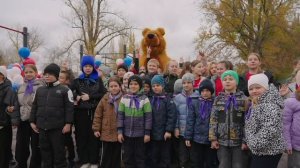 В подольской подшефной школе в Луганске открыли детскую площадку