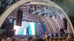 Я знаю ты меня ждëшь....