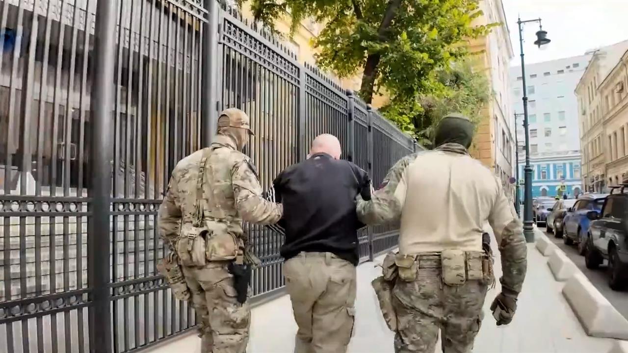 Опубликованы кадры задержания москвича, готовившего теракт на ж/д станции