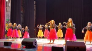 "Радуйся", Исполняет: Шоу-группа "Нужные люди"