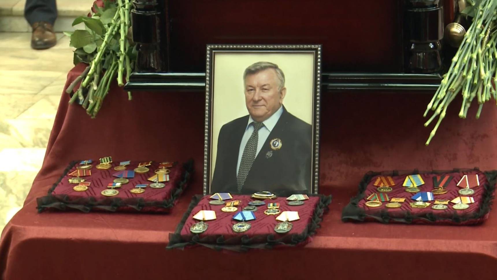 В Ярославле простились с Владимиром Головым смотреть онлайн