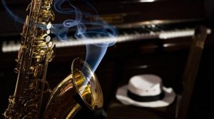 Песня: "Мелодию любви играет саксофон".