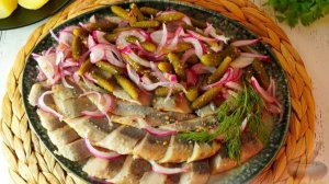 Домашняя лучше. СЕЛЬДЬ, МАРИНОВАННАЯ С ОГУРЦАМИ И ЛУКОМ