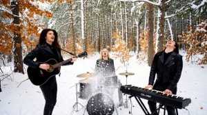 Осень заплакала