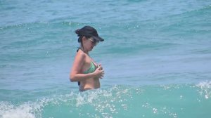 Бикини, женщины красотки,  песок и бескрайний океан — повседневная магия Бразилии