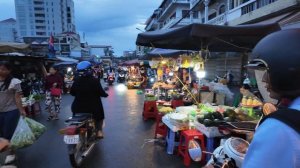 🍴 Камбоджа 2025: Тул Том Поунг – рай для гурманов на рынке! 😋