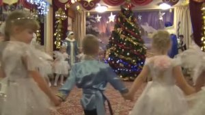 Хоровод на новогоднем утреннике в старшей группе