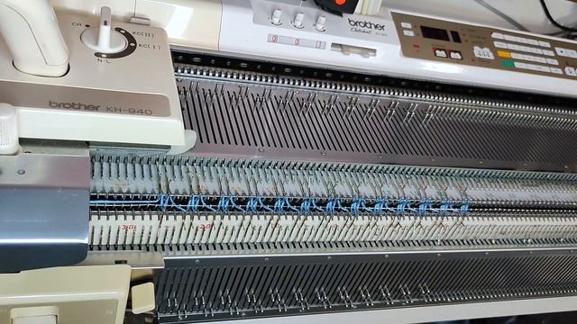 Резинка 2/2 (обычная) на машине Бразер смотреть онлайн