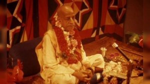 Лекция Шрилы Прабхупады 10.11.1974, Бомбей. ШБ 3.25.10. Задача Гуру - рассеять майю.