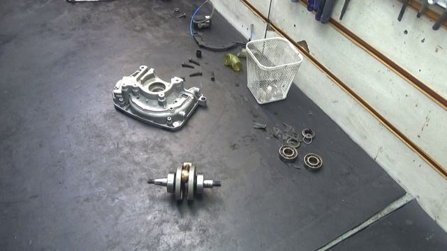 Хускварна 545 FX. Стружка за воздушным фильтром смотреть онлайн