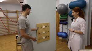 Обзор упражнений по эрготерапии на мелкую моторику с пациентом.