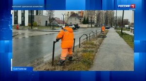 В Сыктывкаре дорожники приступили к уборке летних ограждений с обочин