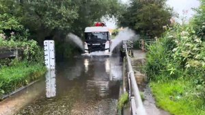 Транспорт преодолевает водные преграды после затяжных дождей.