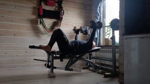 Тренировка трицепсов и грудных.