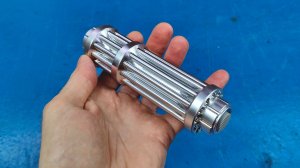 Карманный Лазер который зажигает спички и прожигает металл!