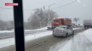 РЕПОРТАЖ О ТОМ, КАК ЖИТЕЛИ ПЕТРОПАВЛОВСКА ДОБИРАЛИСЬ ДО РАБОТЫ • НОВОСТИ КАМЧАТКИ