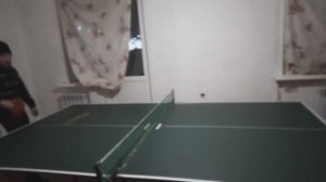 Игра в настольный теннис .