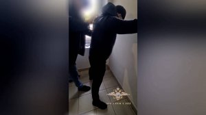 Сотрудники полиции задержали подозреваемых в хищении денег участников СВО