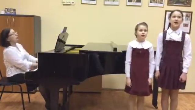 Г.Жуковский. А.Фатьянов. "Караваны птиц надо мной летят". Комарова Арина и Силюк Милана.