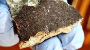 Ярко-зеленый объект: найдены куски метеорита, пролетевшего над Москвой в октябре