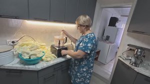 Потому что с любовью! Юре всегда мало. Квасим капусту.