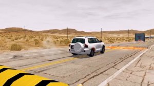 Грузовик с плоской платформой против ямы с ЛАВОЙ