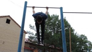 Как сделать ласточку на турнике?! Обучалка