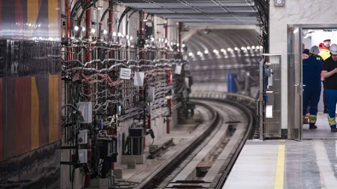 "Смотрела и смеялась": кадры допроса женщины, сбросившей девочку на рельсы