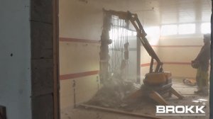 Демонтажный робот Brokk 70 с гидромолотом и бетоноломом