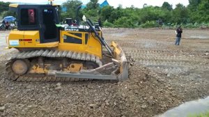 Ep4. Бульдозер Shantui DH17 C3 засыпает болото.