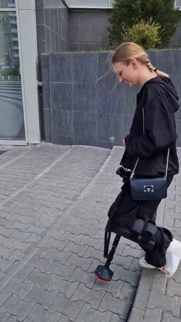 Как вам костыль - свободные руки_ смотреть онлайн