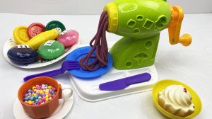 Мультики для детей. Пропускаем через волшебную мясорубку яркий слайм и конфеты. Мультики для малышей