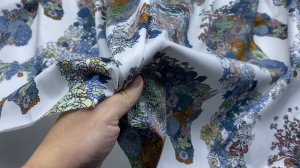 Хлопок белого цвета с принтом    цветочные лошади  14409