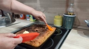 Пирог с сайрой и картошкой в духовке.Рецепт: " на глаз"