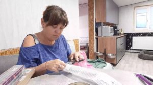 Приехала из города посмотрим что привезла