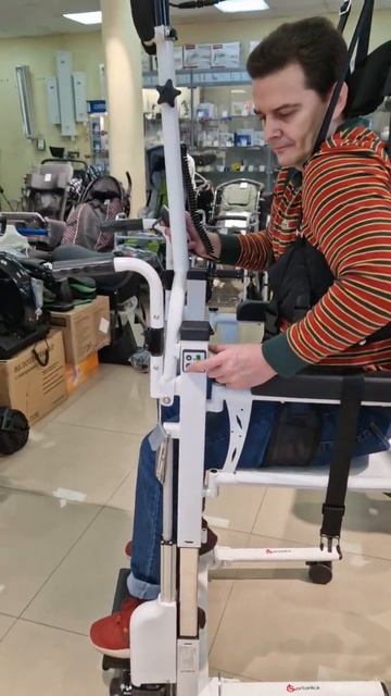 Санитарный стул + подъёмник = многофункциональное устройство для ухода за лежачими больными смотреть онлайн