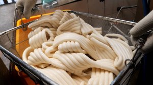 Не острое рисовое блюдо Роза Ттокбокки - корейская еда