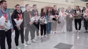 Сборную РФ по прыжкам на батуте встретили с караваем после выступления на ЧМ