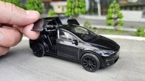 Едет машинка Tesla Model X масштаб 1/36. Про машинки
