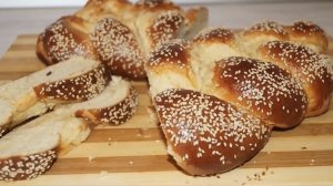 БУЛКА- ПЛЕТЁНКА с кунжутом 🥖!