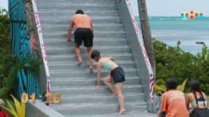 Чтобы добыть монеты, надо преодолеть скользкий путь