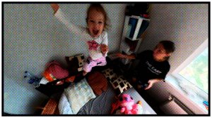 Прыжки на кровати